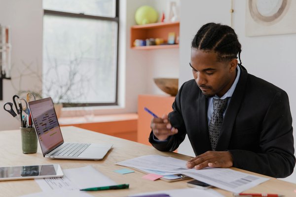 Quel service d'externalisation pour la modération de contenu sur une plateforme de médias sociaux?